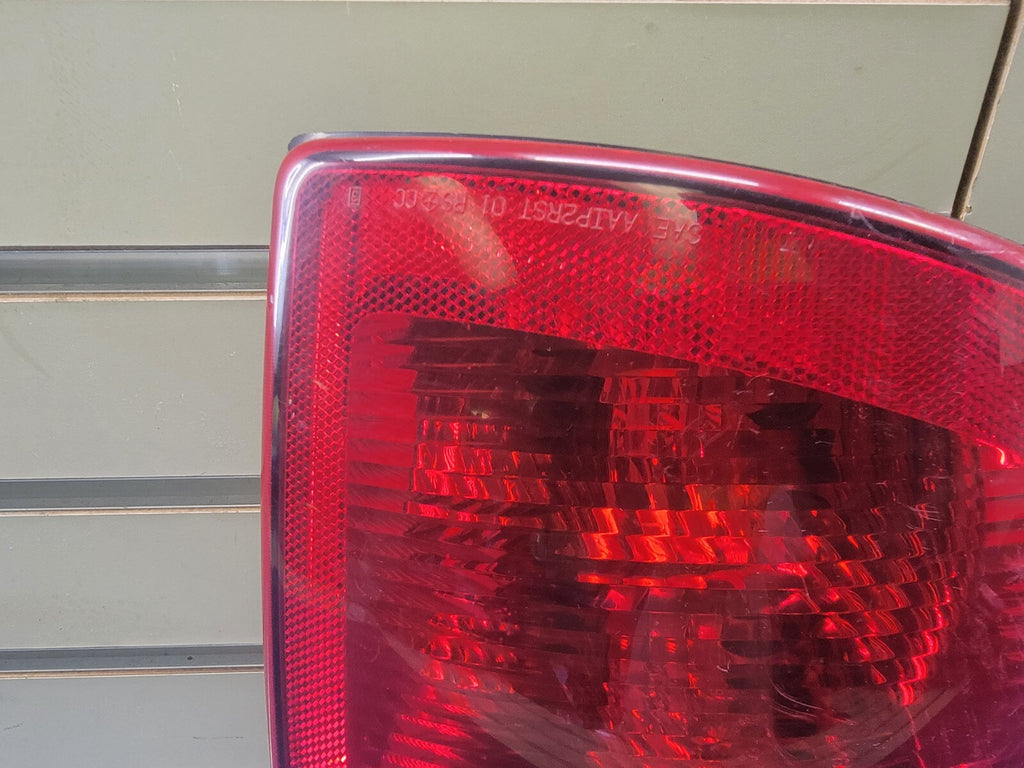 04-07 chrysler Town Country Dodge Grand Caravan left driver Taillight Assembly