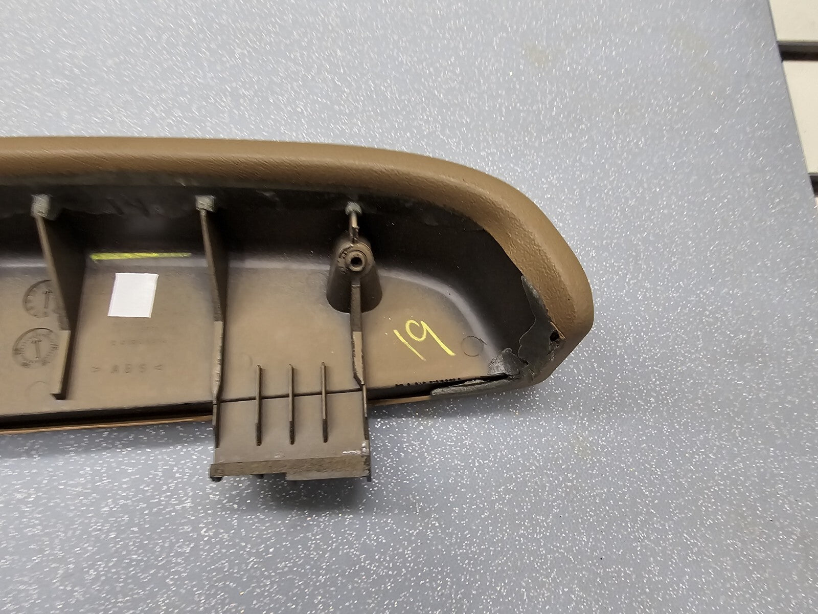 99-02 Chevrolet GMC Silverado Tahoe Front Right Door Armrest Handle Dark Tan H1