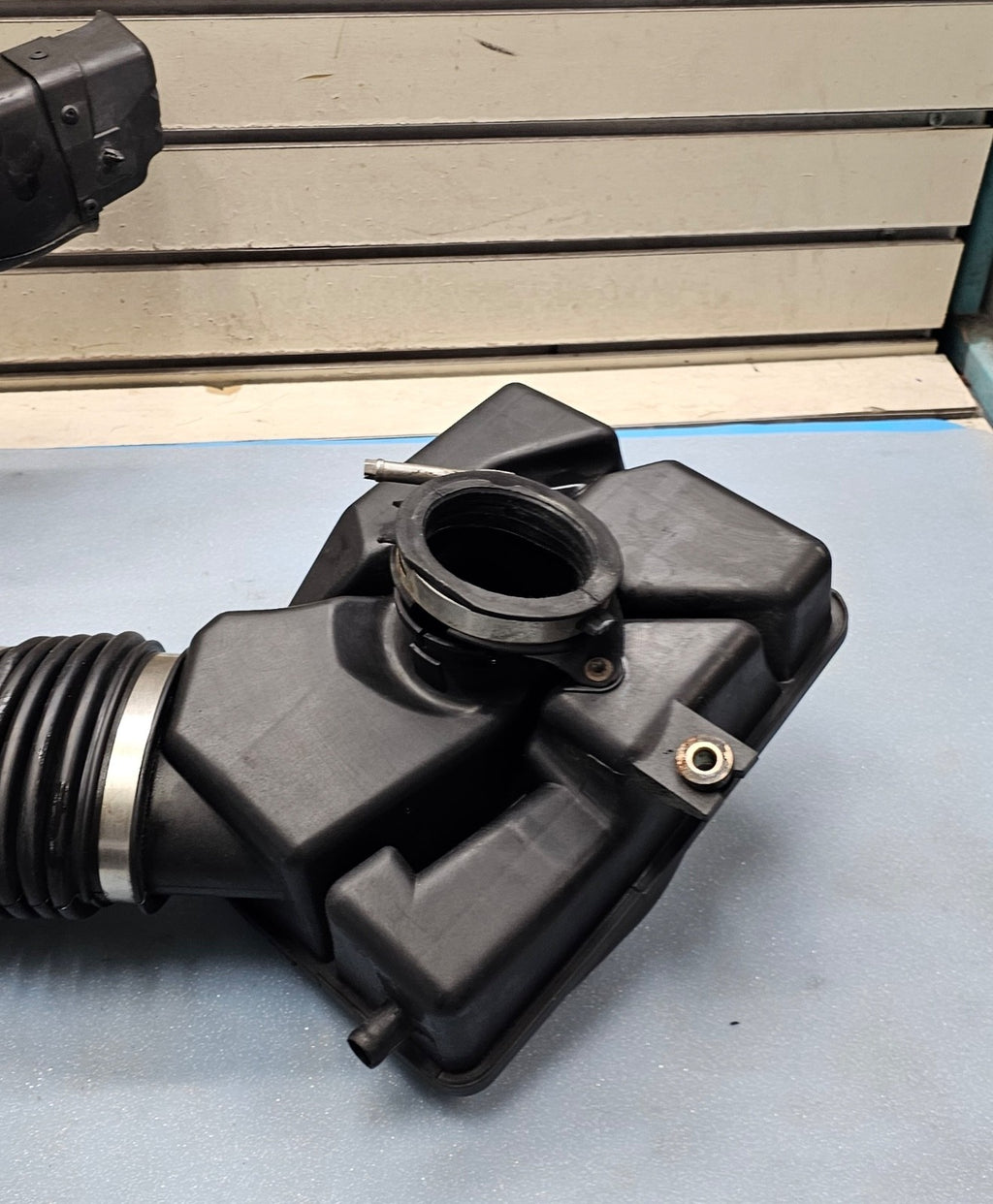 1999-2004 Jeep Grand Cherokee WJ 4.0 Air Cleaner Filter Box Connector Tube Hose