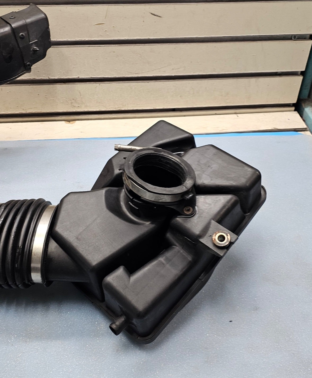 1999-2004 Jeep Grand Cherokee WJ 4.0 Air Cleaner Filter Box Connector Tube Hose