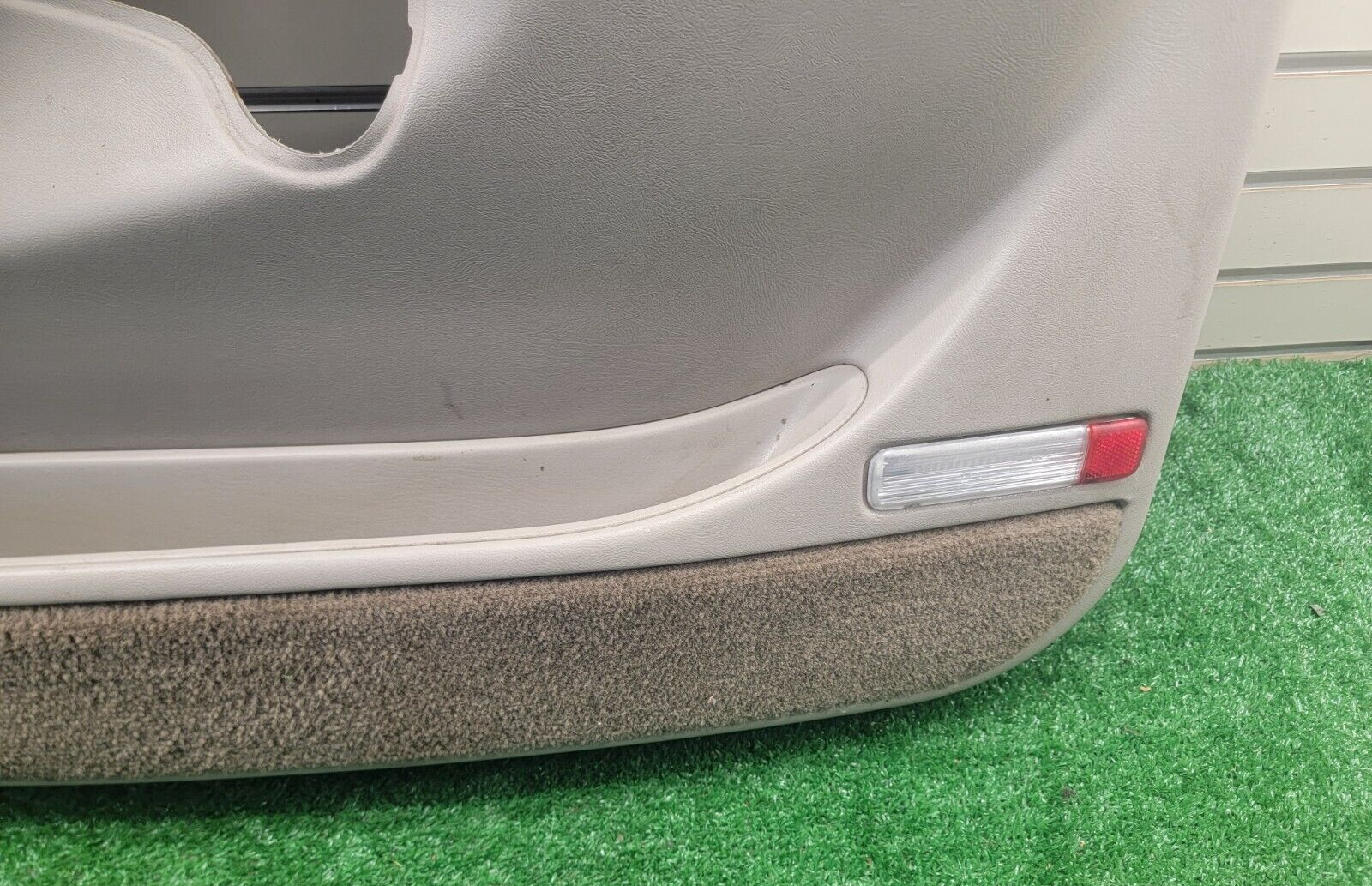 🔥2003-2006 Chevy Silverado SIERRA Door Panel Front right passenger side Tan D5