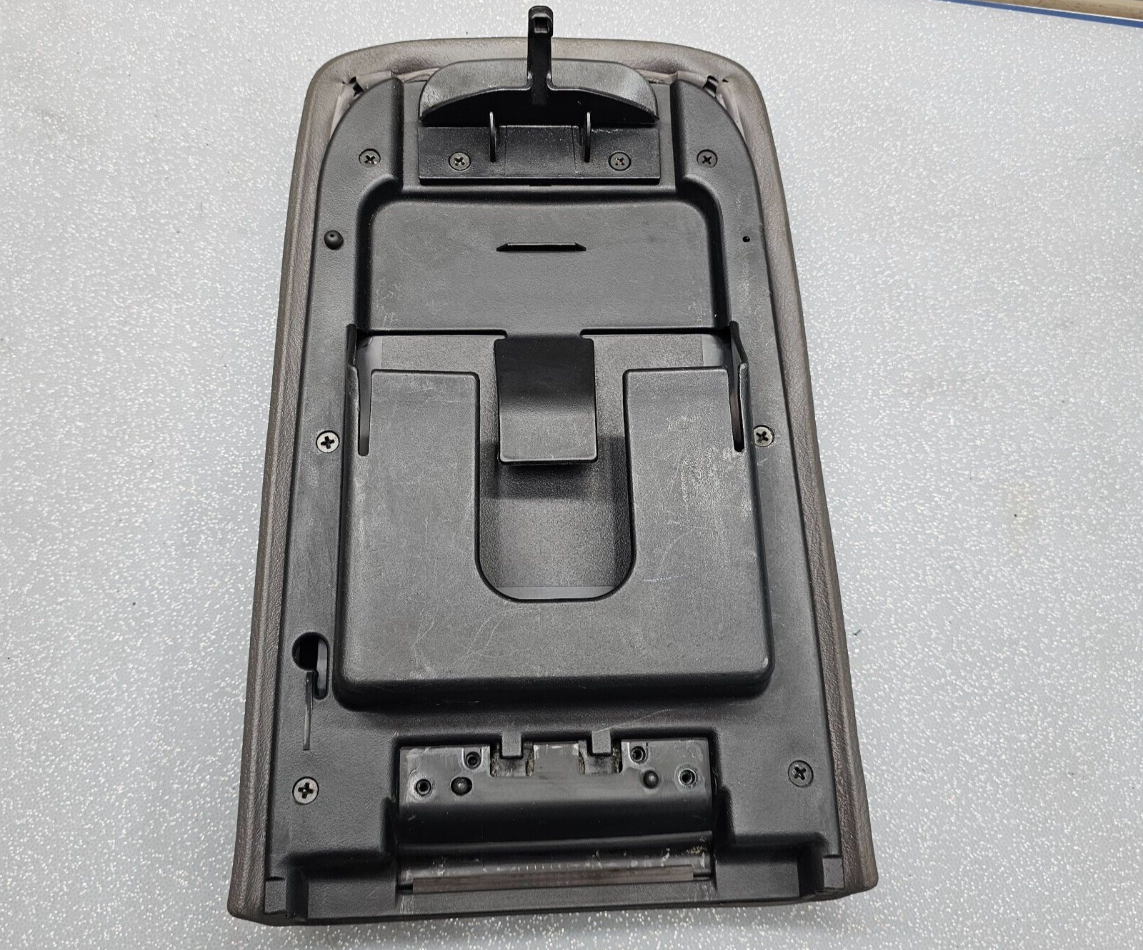 02-05 EXPLORER Mountaineer Center Console Lid Armrest Top Cover Assembly DK TAN