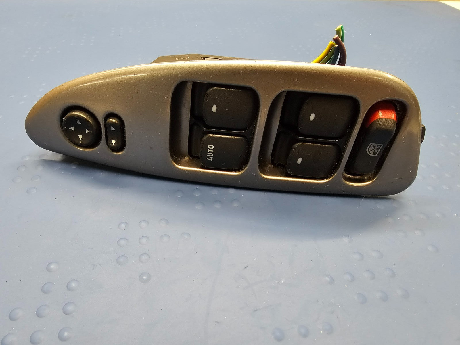 04-07 MALIBU LEFT DRIVER MASTER POWER WINDOW DOOR CONTROL SWITCH ASSEMBLY SILVER