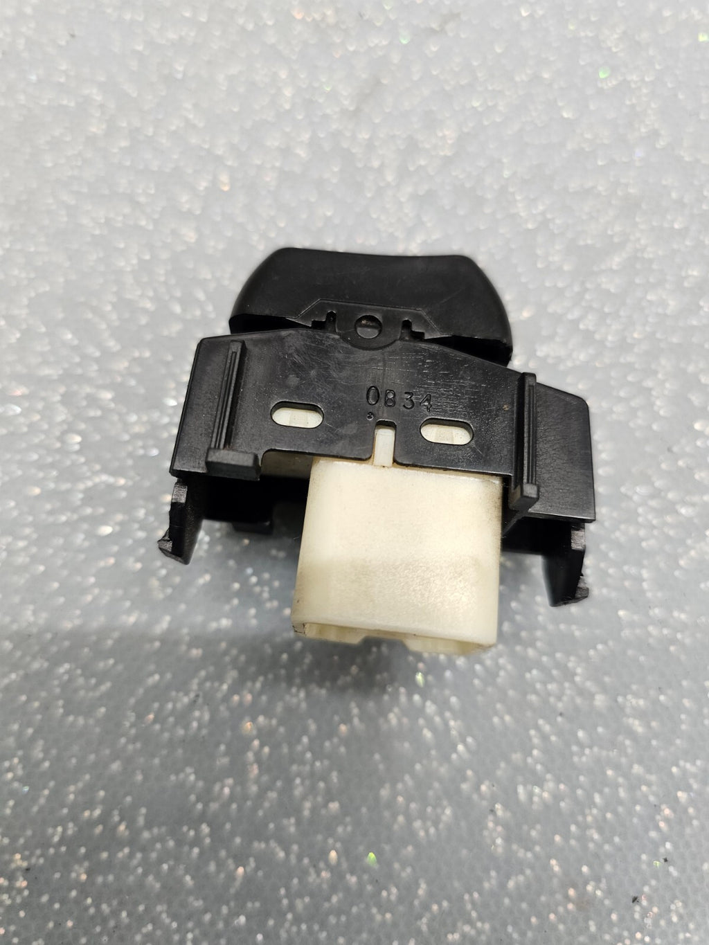 03 - 08 TOYOTA COROLLA BASE FRONT DOOR LOCK SWITCH OEM/TC