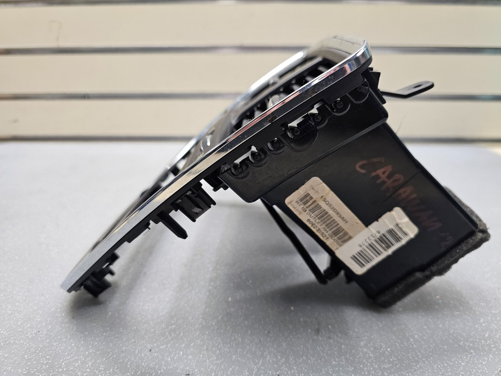 12-20 DODGE CARAVAN CENTER DASH RADIO SUUROUND BEZEL CLIMATE CONTROL TRIM PANEL