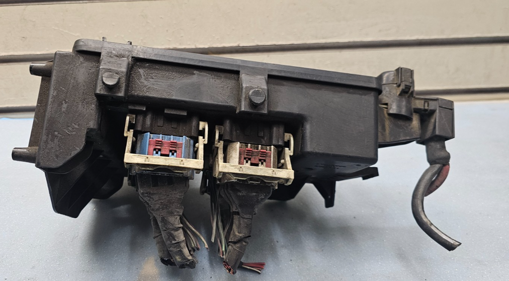 🔥02-05 DODGE RAM INTEGRATED POWER DISTRIBUTION MODULE FUSE BOX OEM