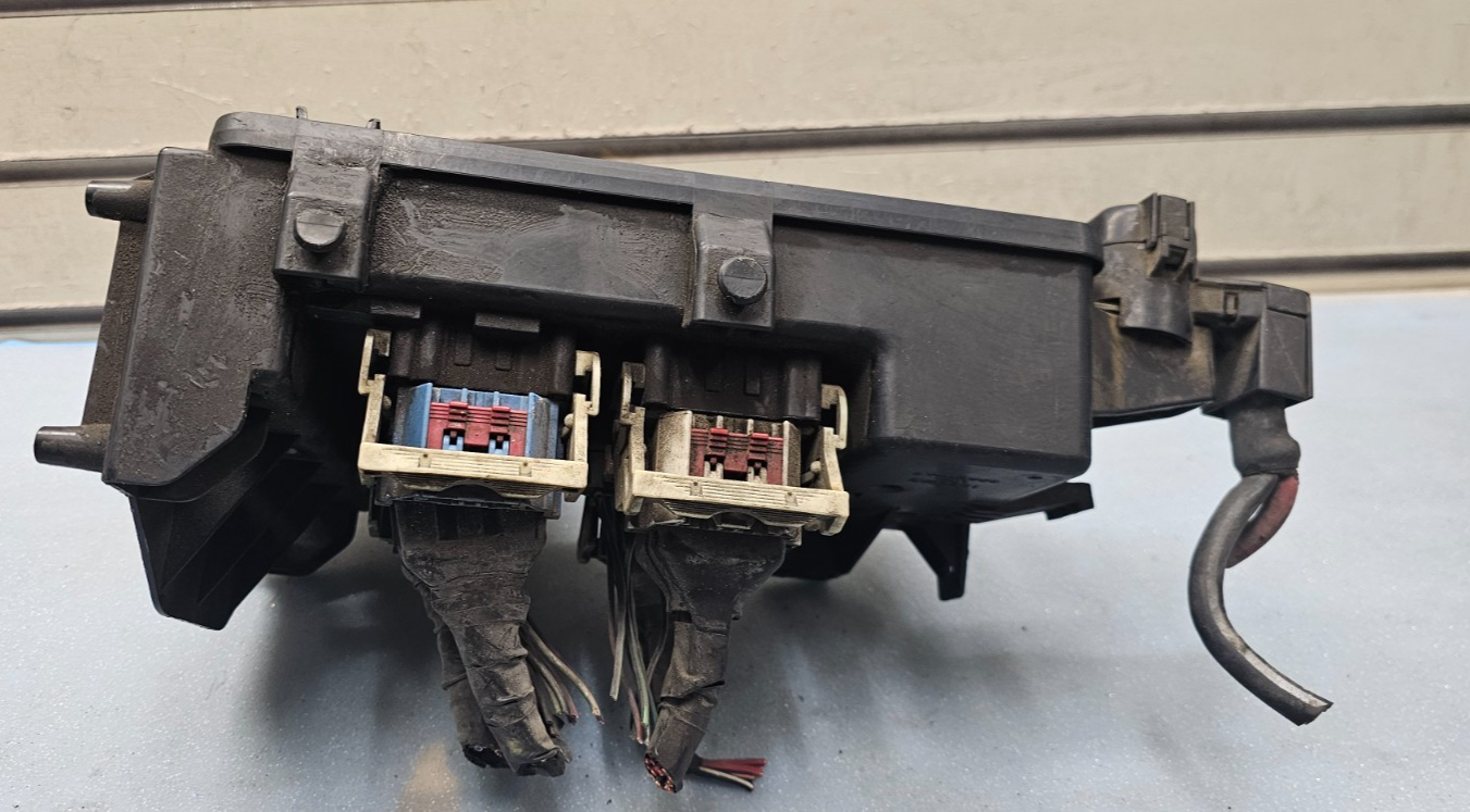 🔥02-05 DODGE RAM INTEGRATED POWER DISTRIBUTION MODULE FUSE BOX OEM