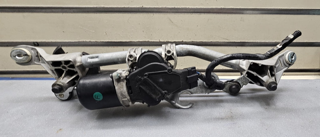 🔥2011-2017 NISSAN JUKE  Windshield Wiper Motor w/Linkage