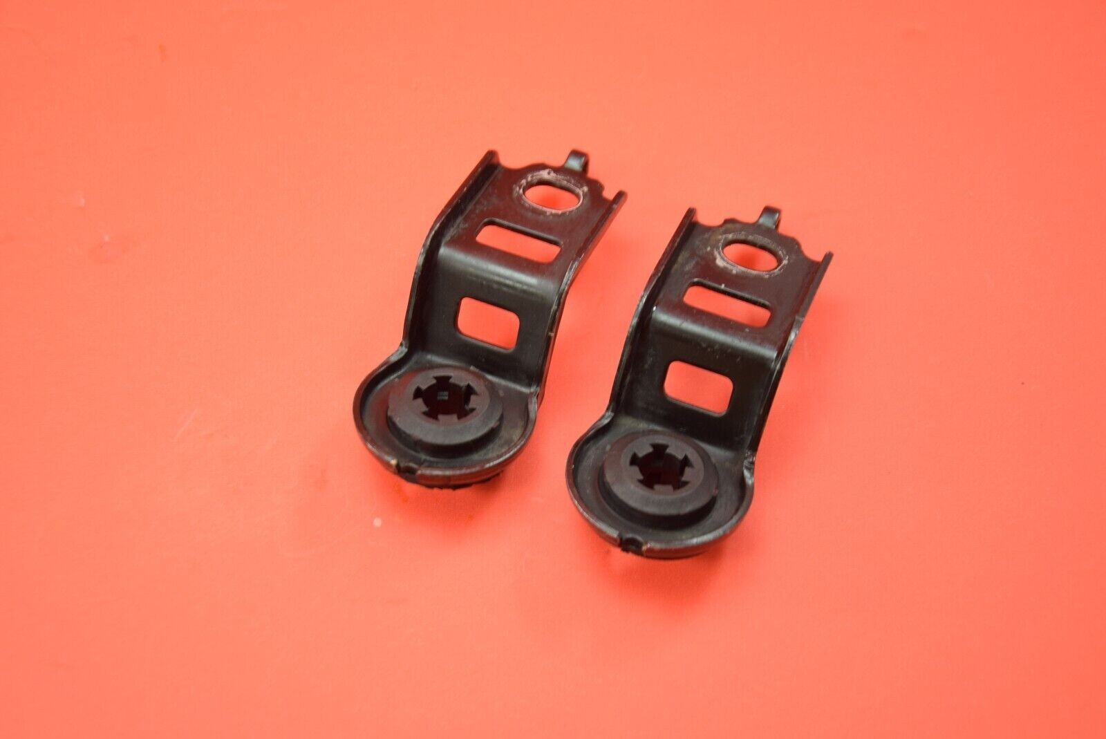 03-08 TOYOTA COROLLA TOP RADIATOR MOUNT BRACKETS GROMMENTS PAIR JC471 /TC