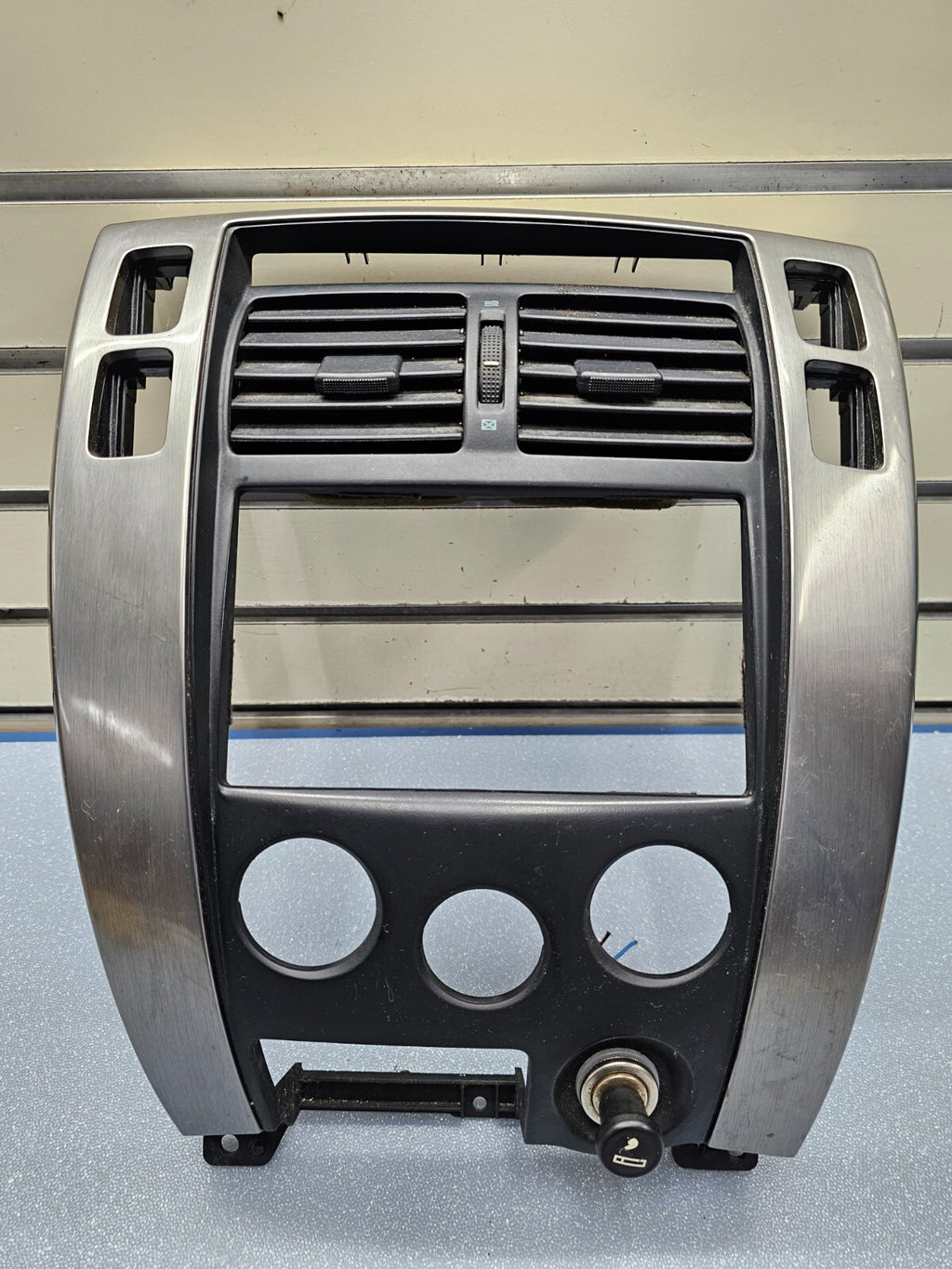 06-09 Tucson Dash Front Radio Audio Stereo Climate Trim Panel Bezel Silver/Black