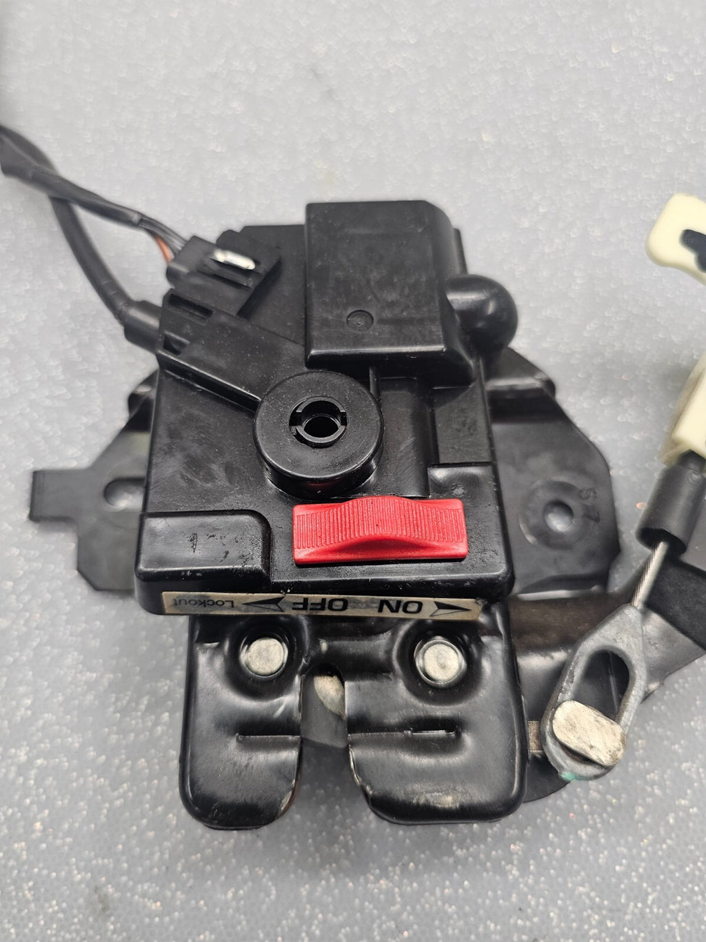 🔥02-05 Cavalier SunfireTrunk Lid Lock and Latch Release Actuator OEM
