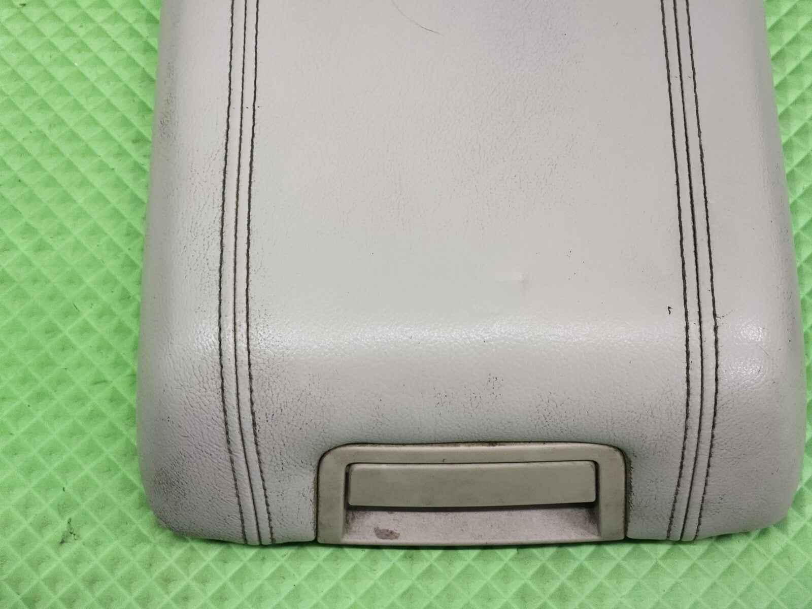 2007-2014 Ford Expedition Center Console Cover Armrest Lid GRAY OEM