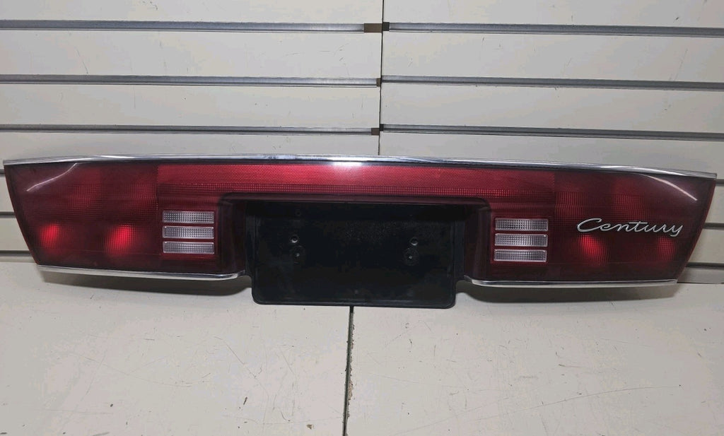 01-05 Buick Century Lid Mounted Center Panel Tail Light Break Light Assembly OEM
