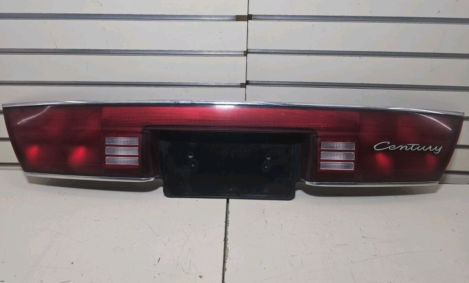 01-05 Buick Century Lid Mounted Center Panel Tail Light Break Light Assembly OEM