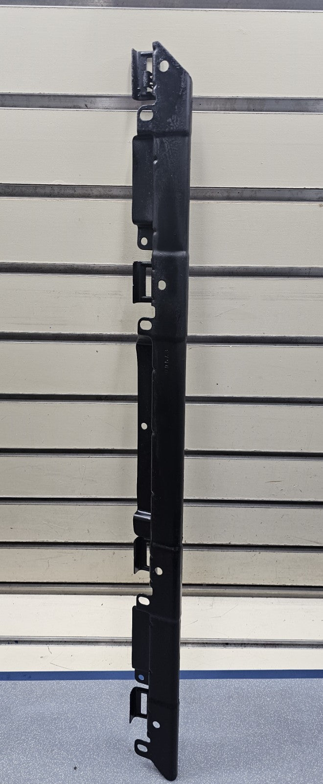 🔥99-06 GM Silverado Sierra Yukon Front Door Sill Bracket OEM