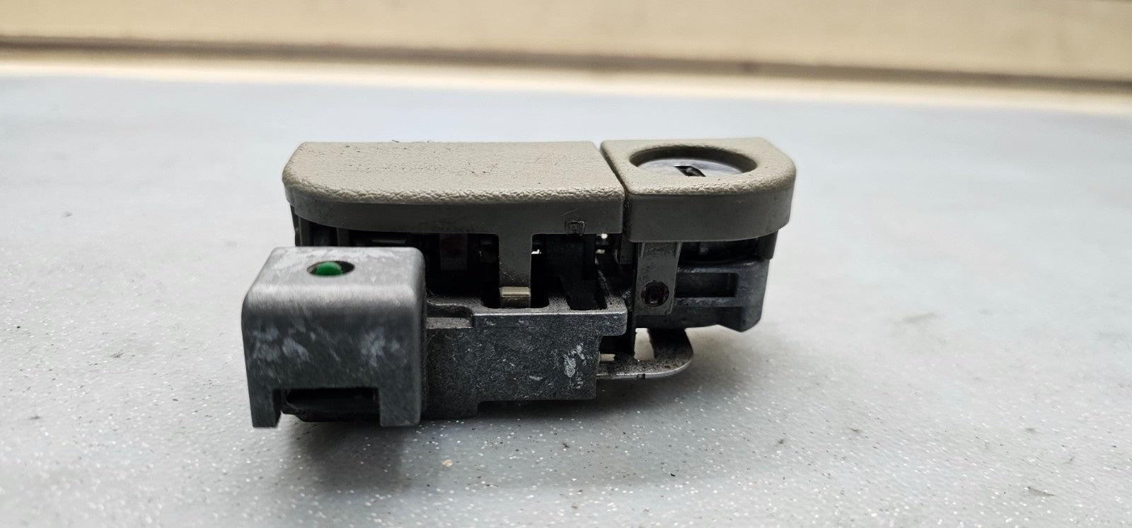 🔥05-10 Honda Odyssey Glove Box Compartment Handle Latch Lock Assembly TAN OEM