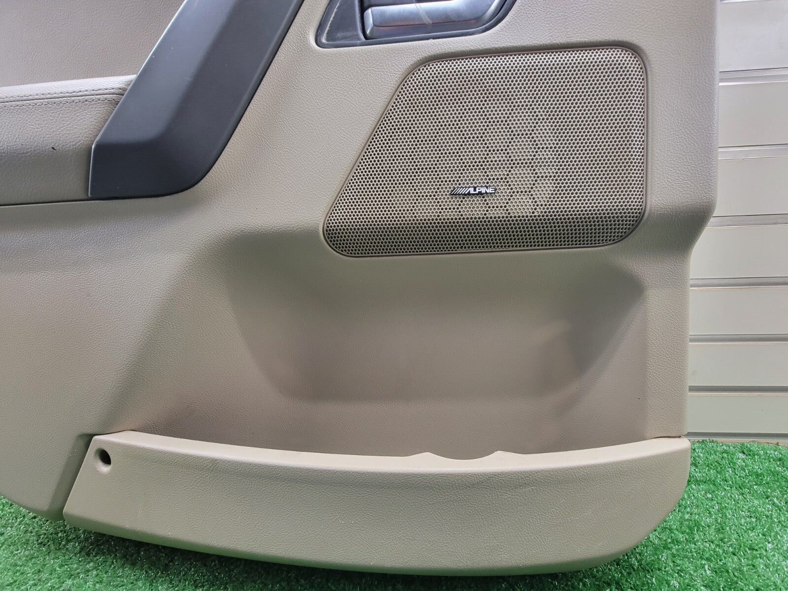 🔥08-15 Land Rover LR2 Front Door Interior Trim Panel Left Driver Side Tan OEM