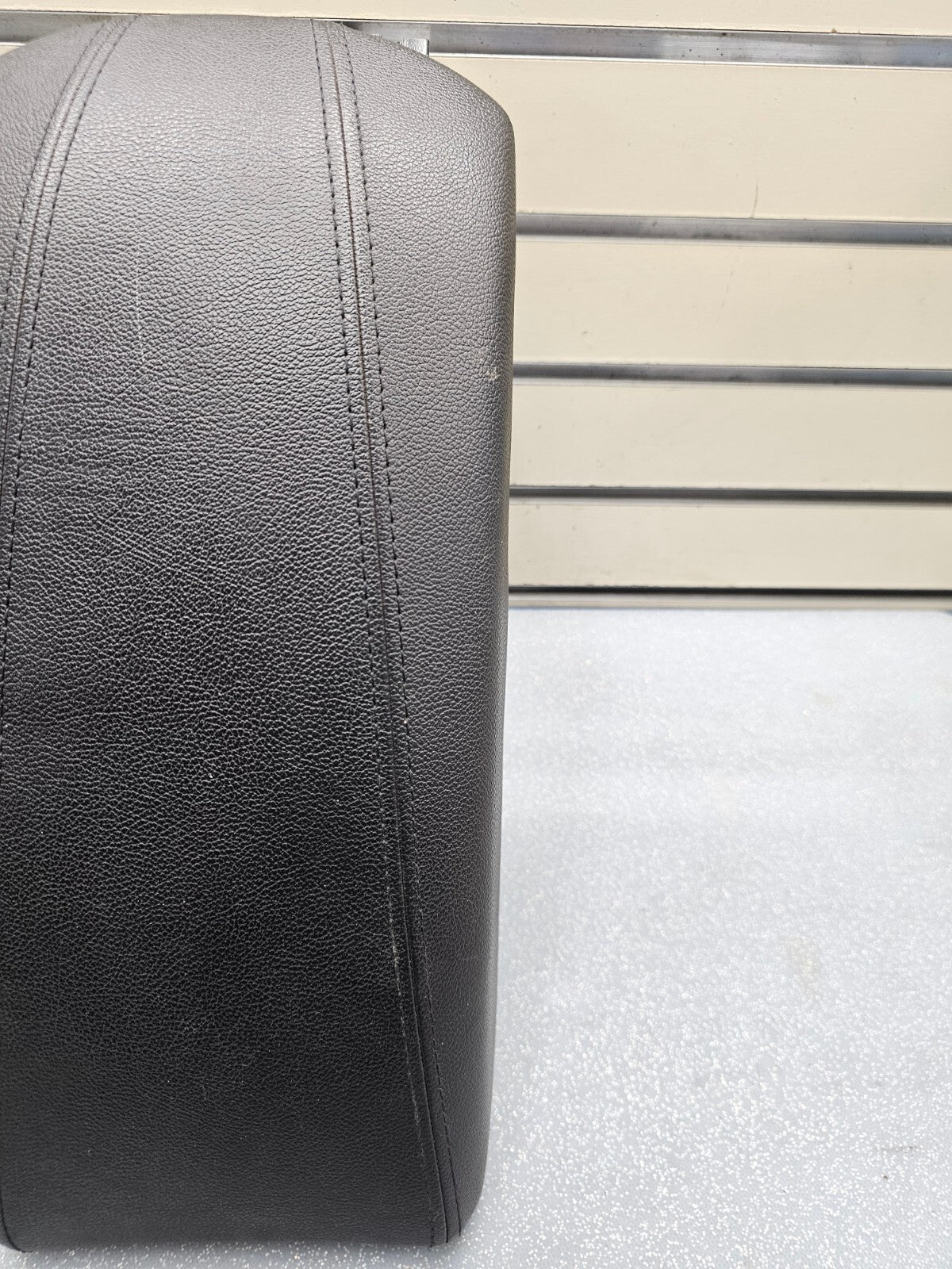 🔥11-14 HYUNDAI SONATA FRONT CENTER CONSOLE ARM REST LID COVER TOP PAD Black OEM