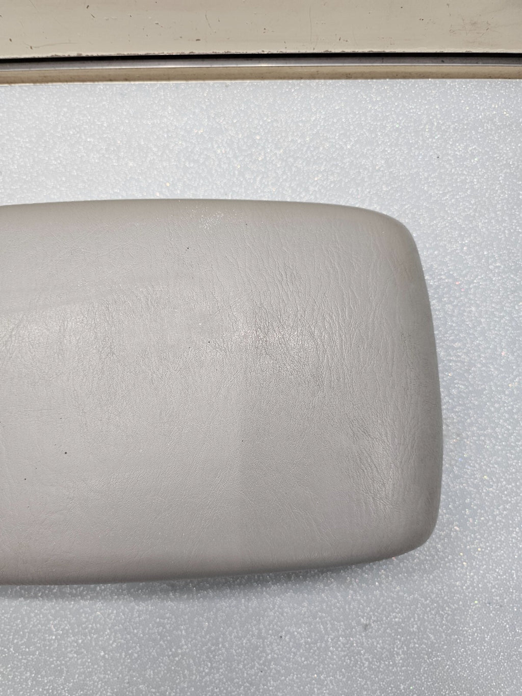 02-06 Toyota CAMRY Solara Center Console Armrest Storage Cover LEATHER GRAY L20