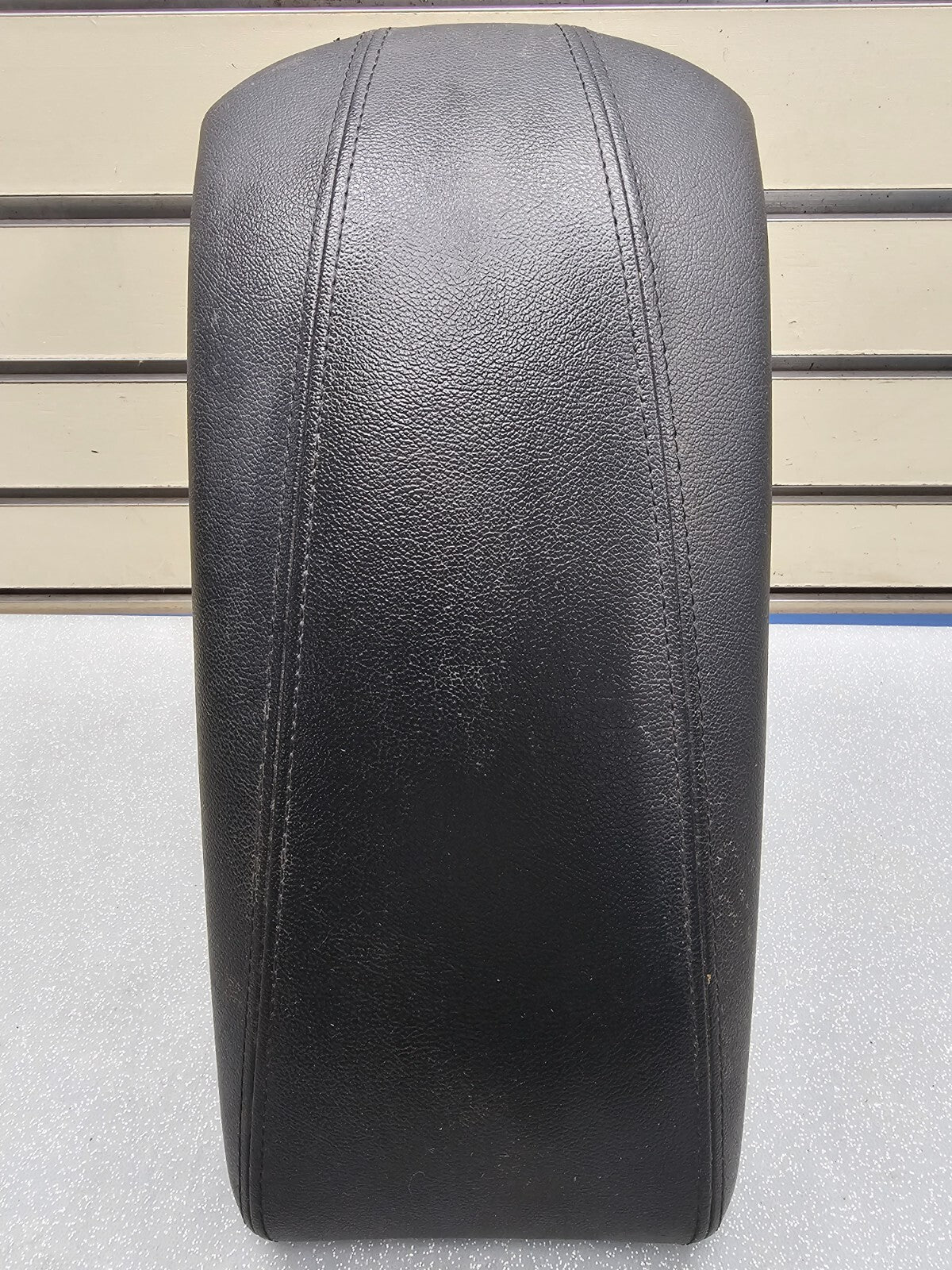 🔥11-14 HYUNDAI SONATA FRONT CENTER CONSOLE ARM REST LID COVER TOP PAD Black OEM