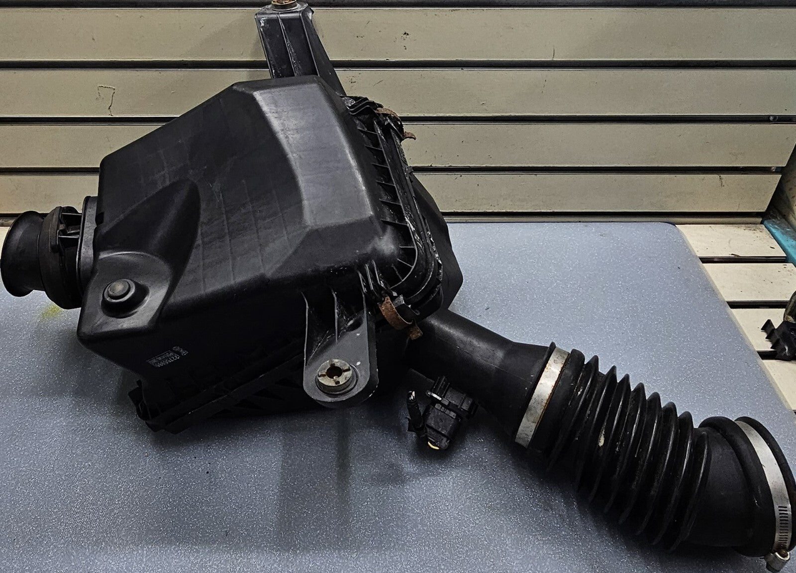 08-12 Chevy Colorado GMC Canyon 2.9L 3.7L Air Cleaner Filter Intake Box Housing