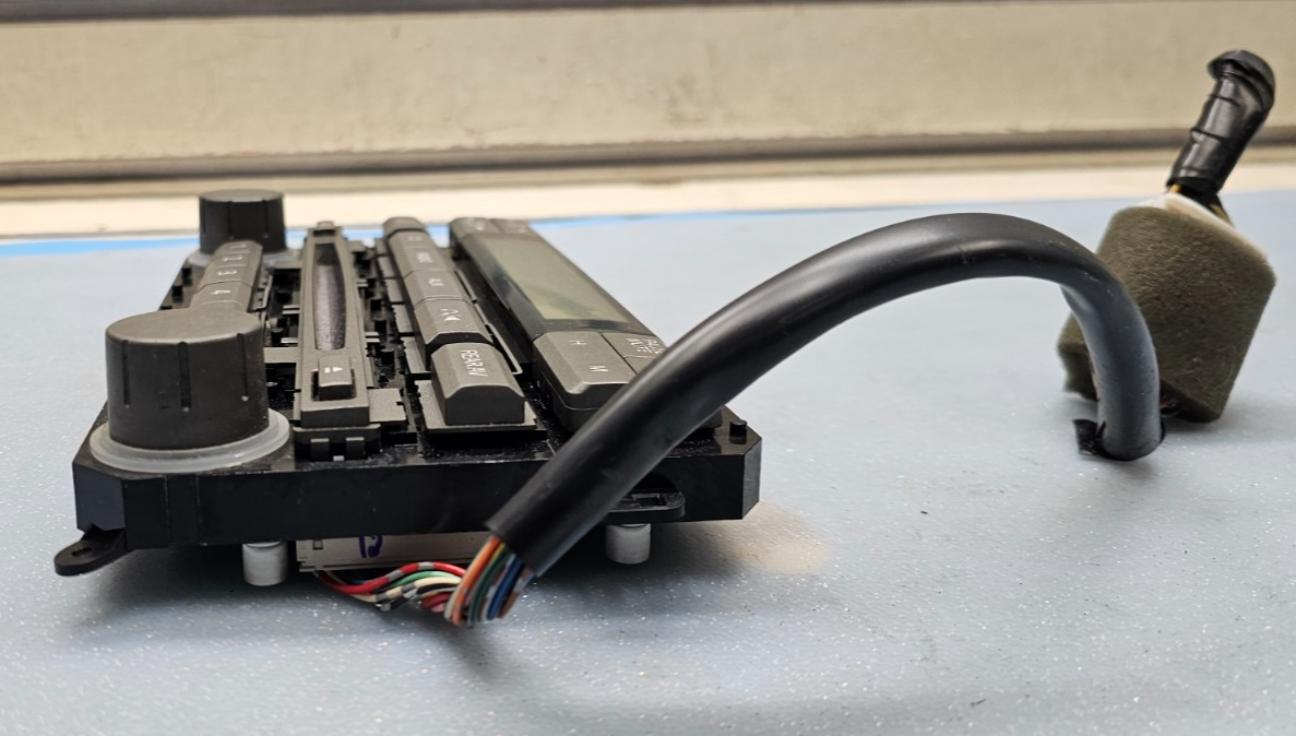 🔥04-08 Armada Titan Center Dash Radio Stereo CD DVD AM FM Trim Panel Black OEM