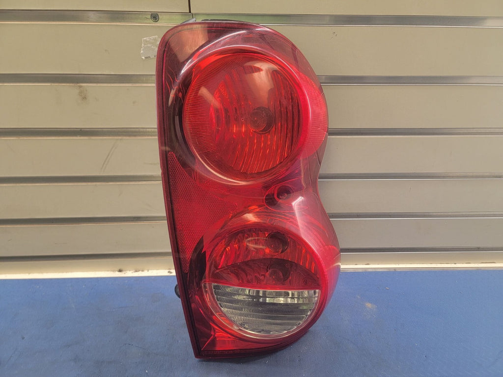 04-09 Dodge Durango driver Side Lens and Housing Tail Light Lamp