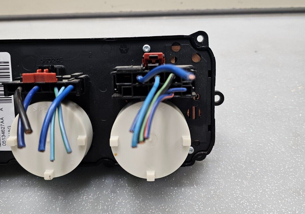 04-07 Dodge Caravan Town Country Dash AC Climate Temperature Heater Control OEM