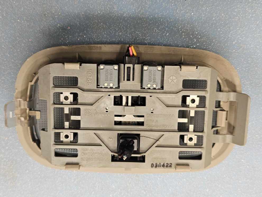 🔥2002-2005 JEEP LIBERTY FRONT CENTER DOME LIGHT POWER SUNROOF SWITCH TAN OEM