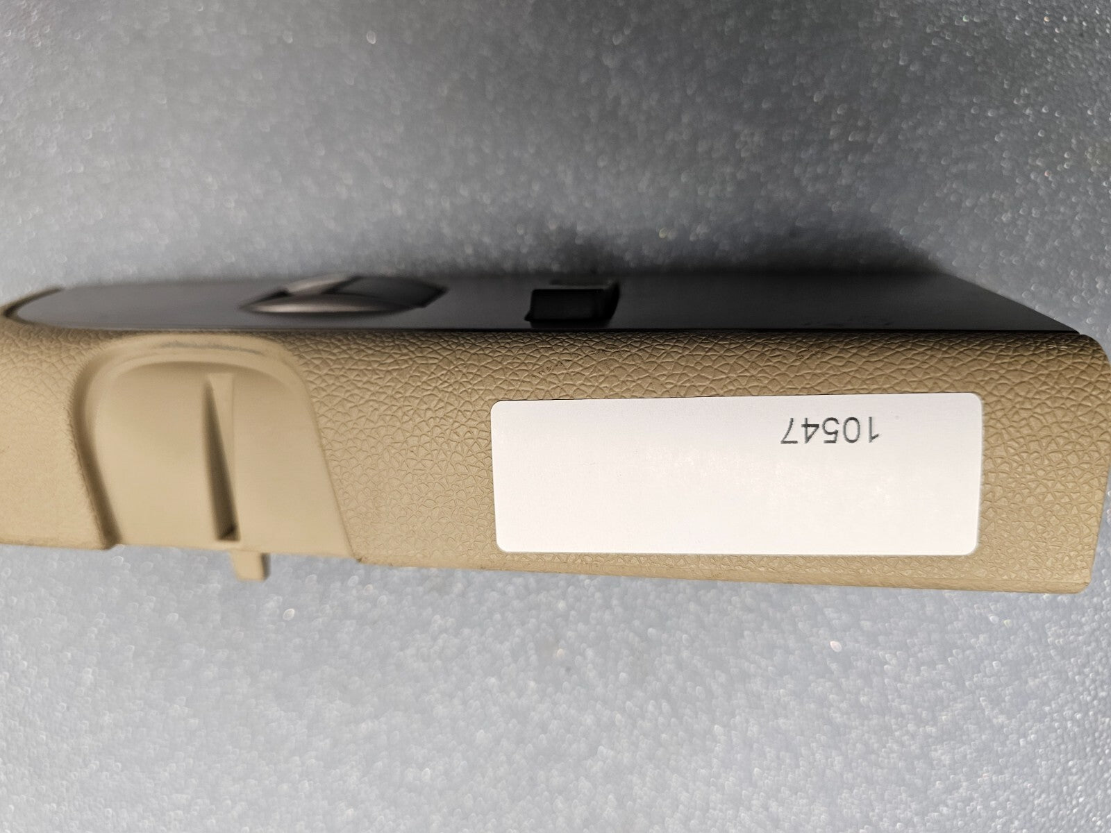 07-10 SILVERADO SIERRA PASSENGER RIGHT SIDE POWER WINDOW SWITCH SILVER/TAN WS47