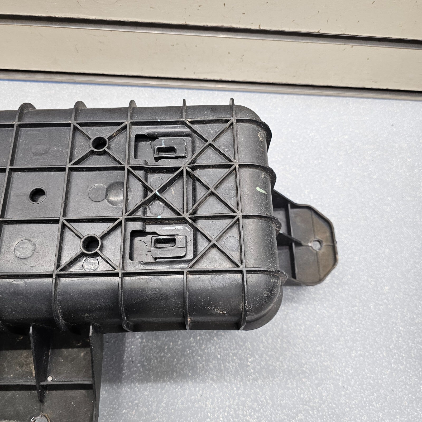 10-12 Santa Fe 11-13 Sorento FUEL VAPOR CHARCOAL EVAP EMMISION CANISTER ASSEMBLY