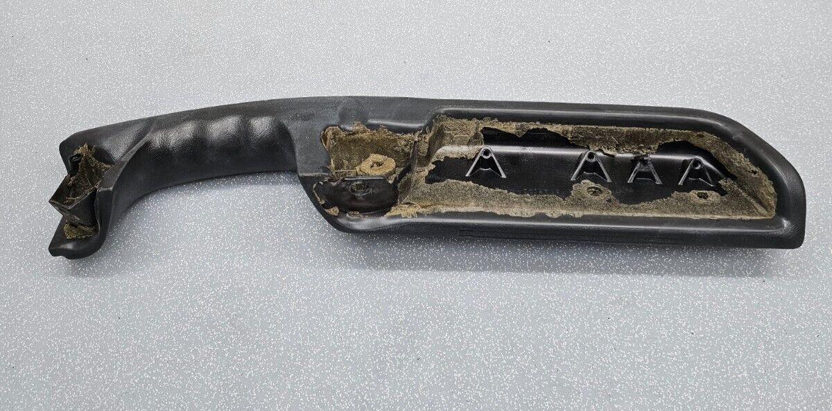 98-04 BLAZER S10 JIMMY SONOMA Door Panel Armrest Pull Handle Passenger Graphite