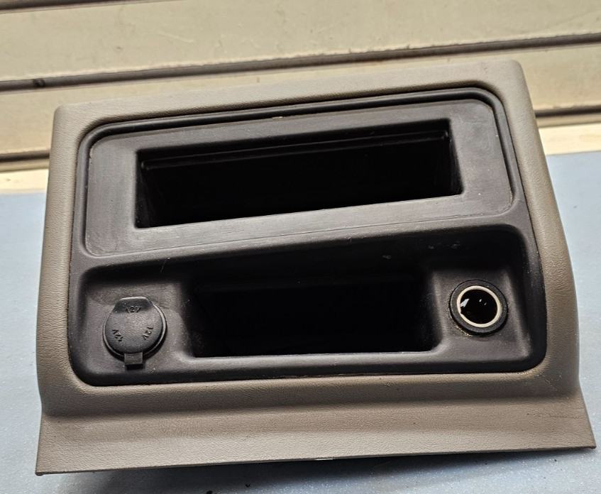 🔥03-06 SILVERADO TAHOE GMC SIERRA CENTER CONSOLE STORAGE CUBBY TRAY TAN/BLACK