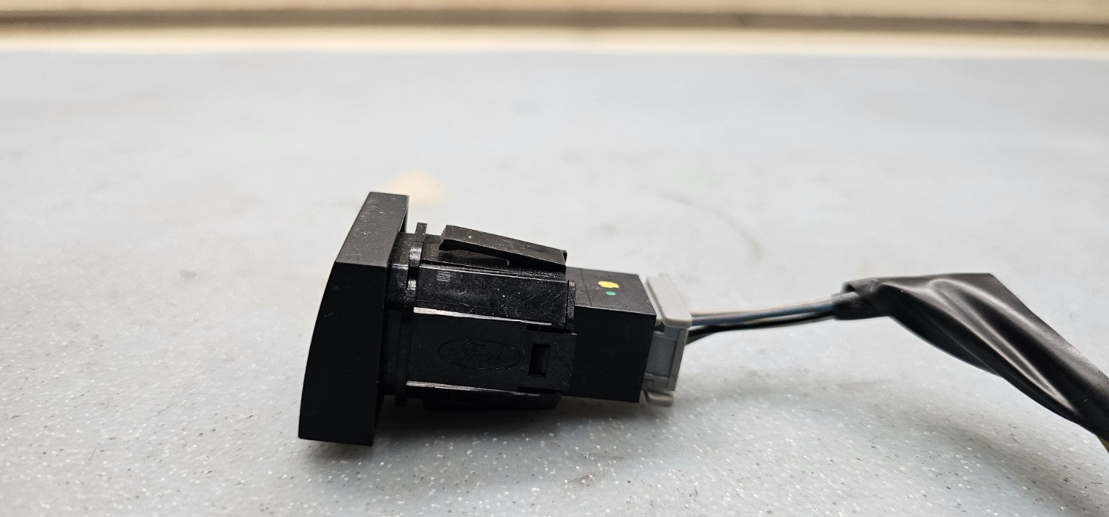 🔥06-10 Ford Explorer Traction Control Switch Push Button Assembly Black OEM