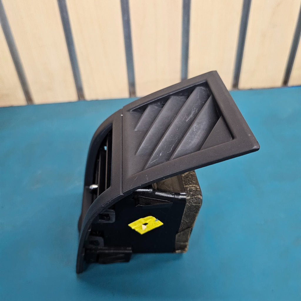 2005-2010 Chrysler 300 300C Dash A/C Heater AirVent Front LEFT DRIVER BLACK VT42
