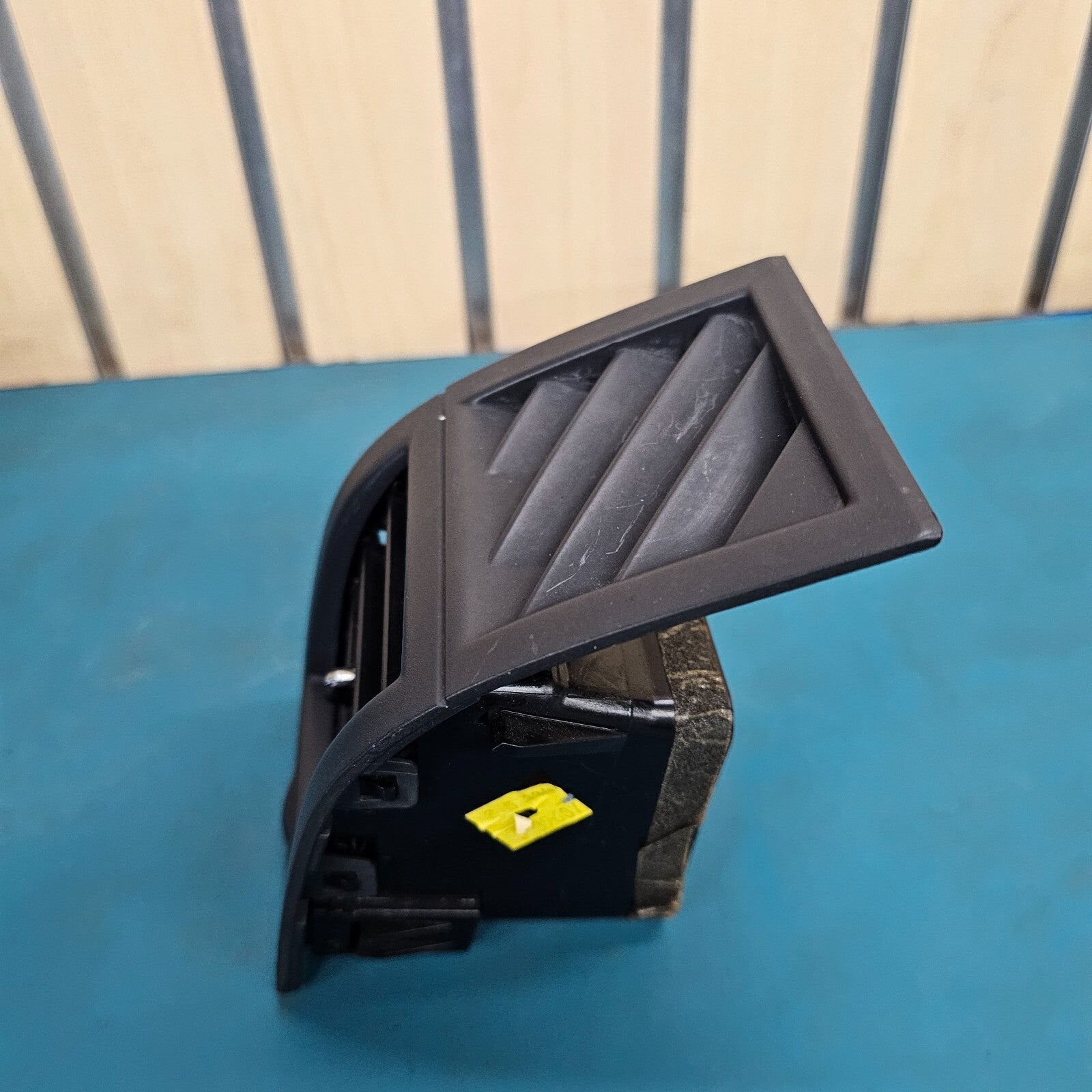 2005-2010 Chrysler 300 300C Dash A/C Heater AirVent Front LEFT DRIVER BLACK VT42
