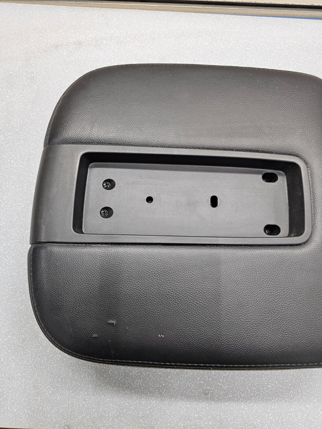 🔥07-13 Tahoe Suburban Yukon Leather Console Lid Armrest Cover Top Pad Black JS5