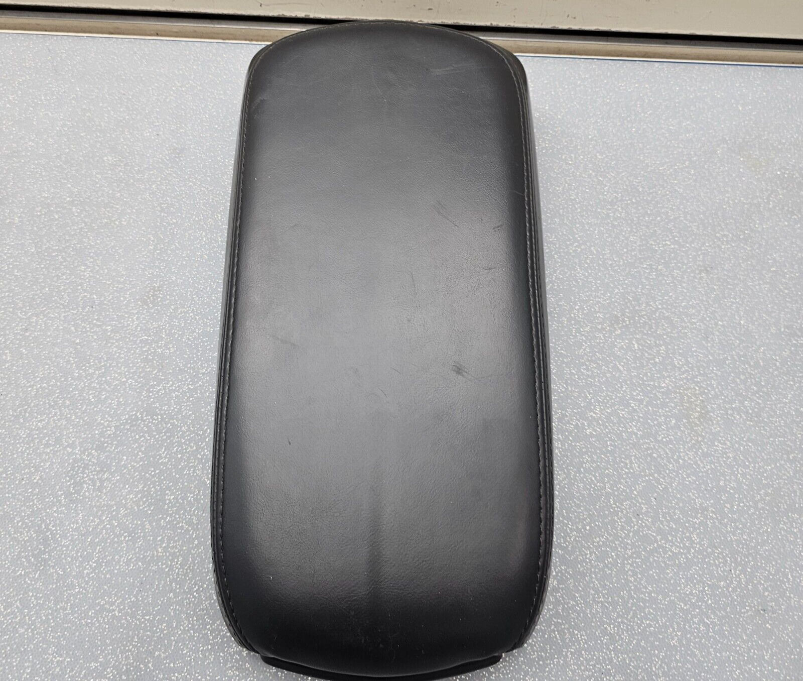 🔥07-10 Chrysler Sebring Center Console Lid Armrest Storage Assembly Top Black