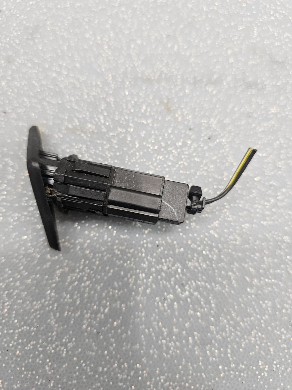 🔥00-04 FORD FOCUS TRUNK LID RELEASE TAILGATE OPENING SWITCH BUTTON ASSEMBLY OEM