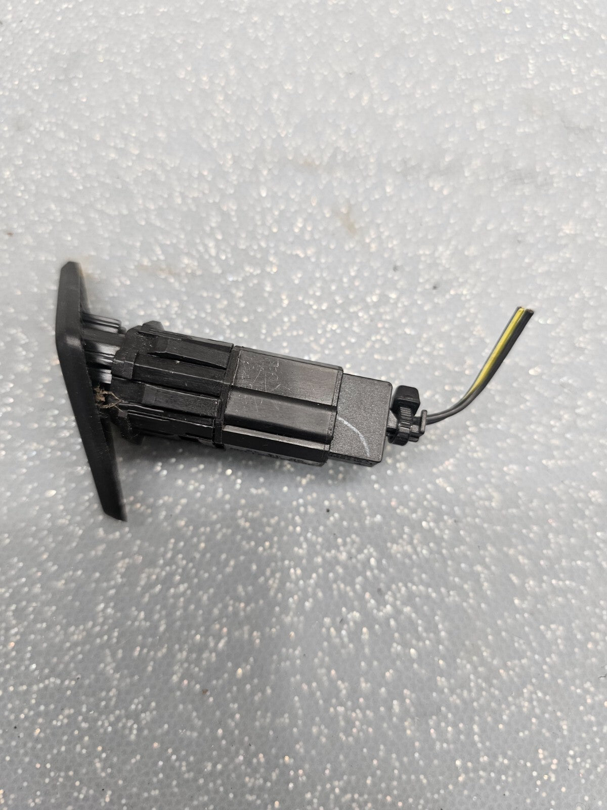 🔥00-04 FORD FOCUS TRUNK LID RELEASE TAILGATE OPENING SWITCH BUTTON ASSEMBLY OEM