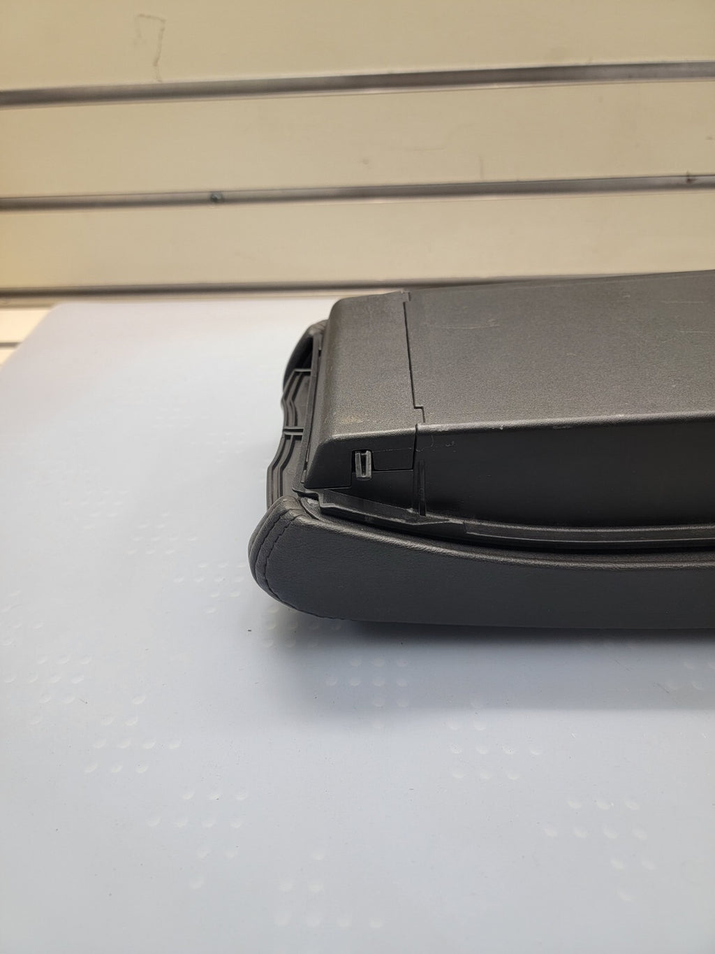 🔥08-12 Chevy Malibu FRONT CONSOLE LID ARMREST ASSEMBLY SLIDING STORAGE BLACK