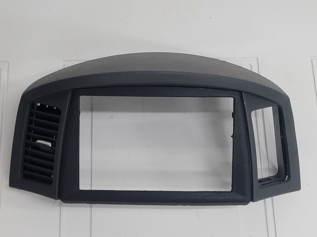 05-07 Jeep Grand Cherokee OEM radio bezel dash trim for navigation GPS Gray B73