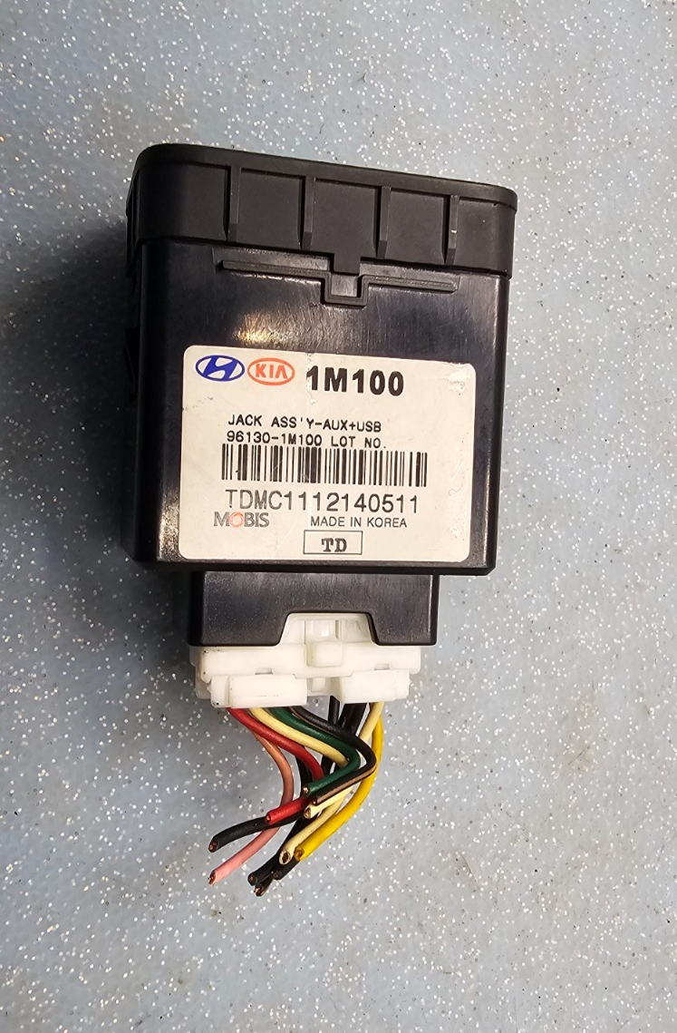 🔥2010-2013 Kia Forte Koup Auxiliary Aux USB JACK Media Assembly Gray OEM