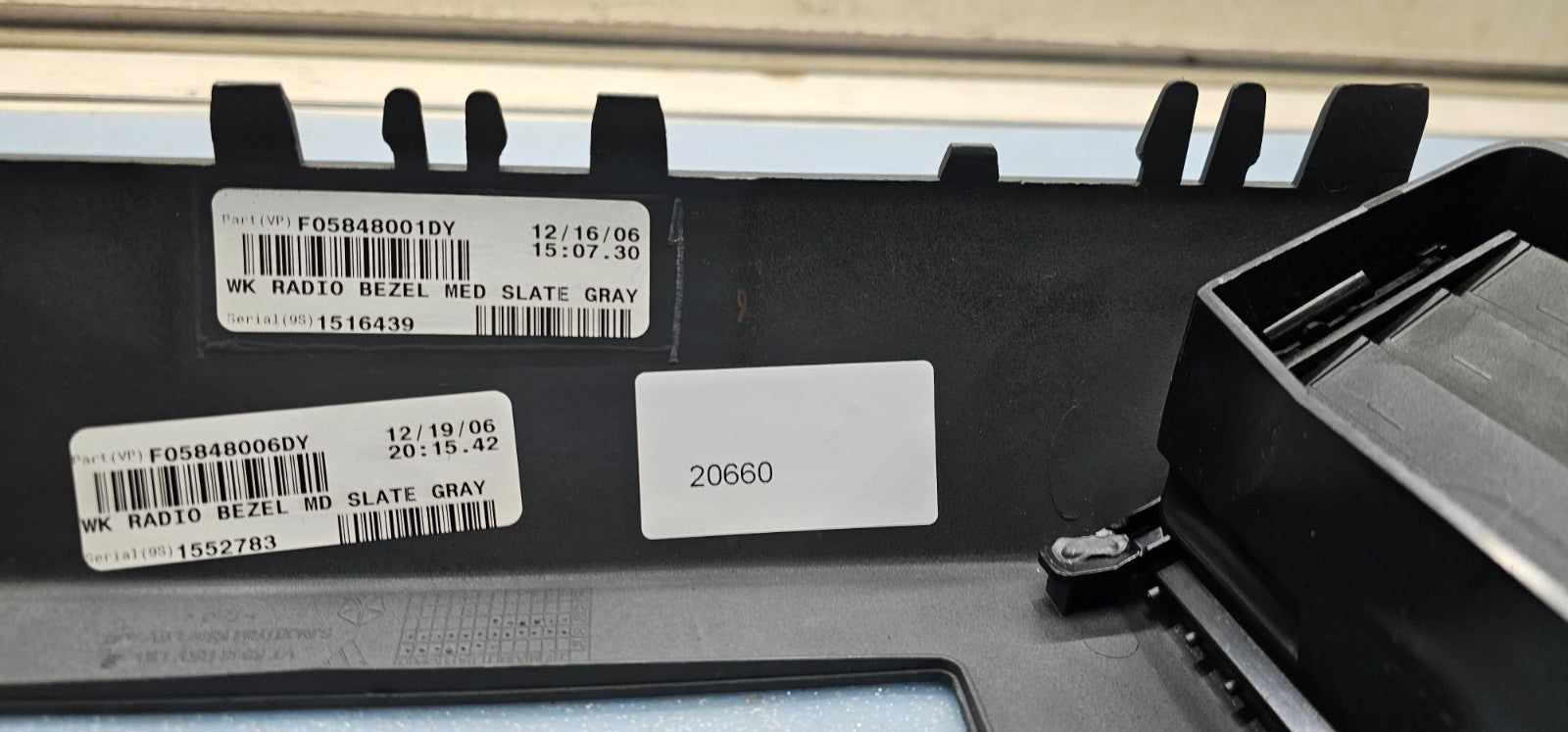 🔥05-07 Grand Cherokee Center Radio Dash Bezel Trim Panel Surround Balck B30