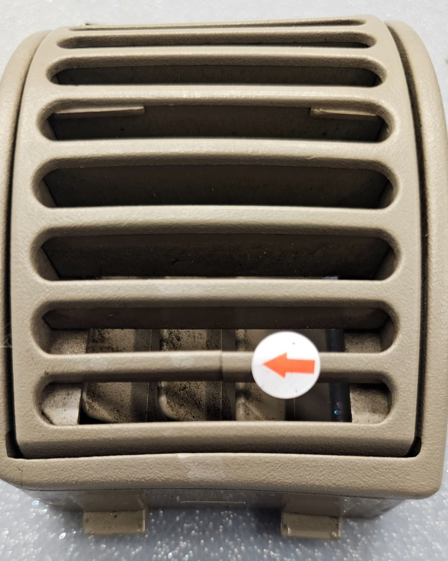 🔥95-99 SILVERADO SUBURBAN TAHOE TRUCK DASH RIGHT PASSENGER AIR VENT HEATER TAN