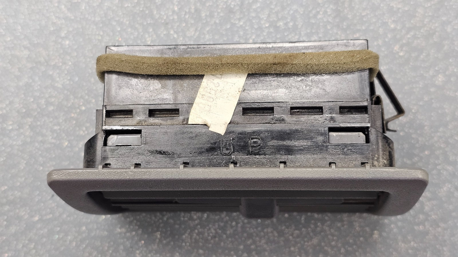 🔥95-05 Chevrolet Cavalier Front Center Dashboard Air Vent Outlet Trim Gray OEM