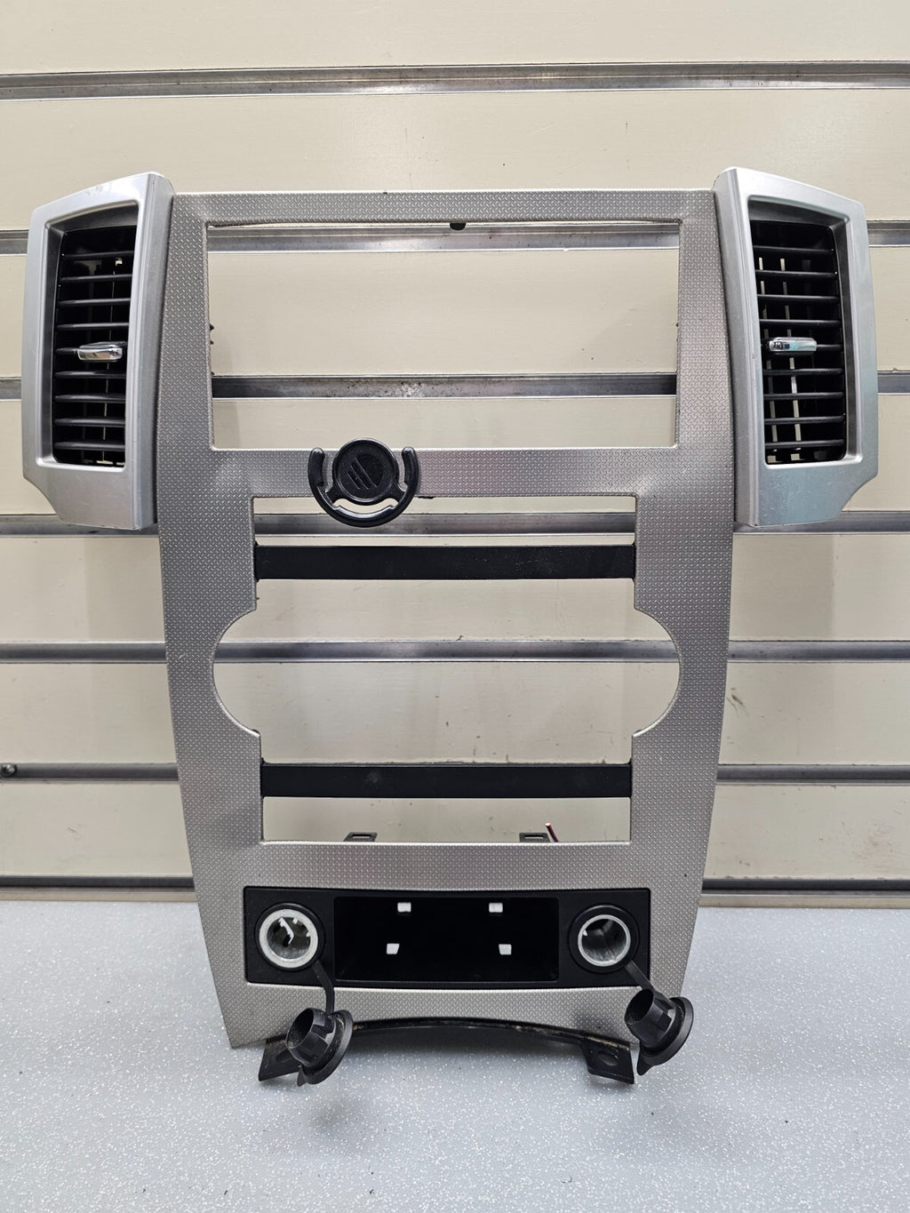 🔥08-10 Grand Cherokee Center Dash Radio Bezel Trim Panel Climate Control silver