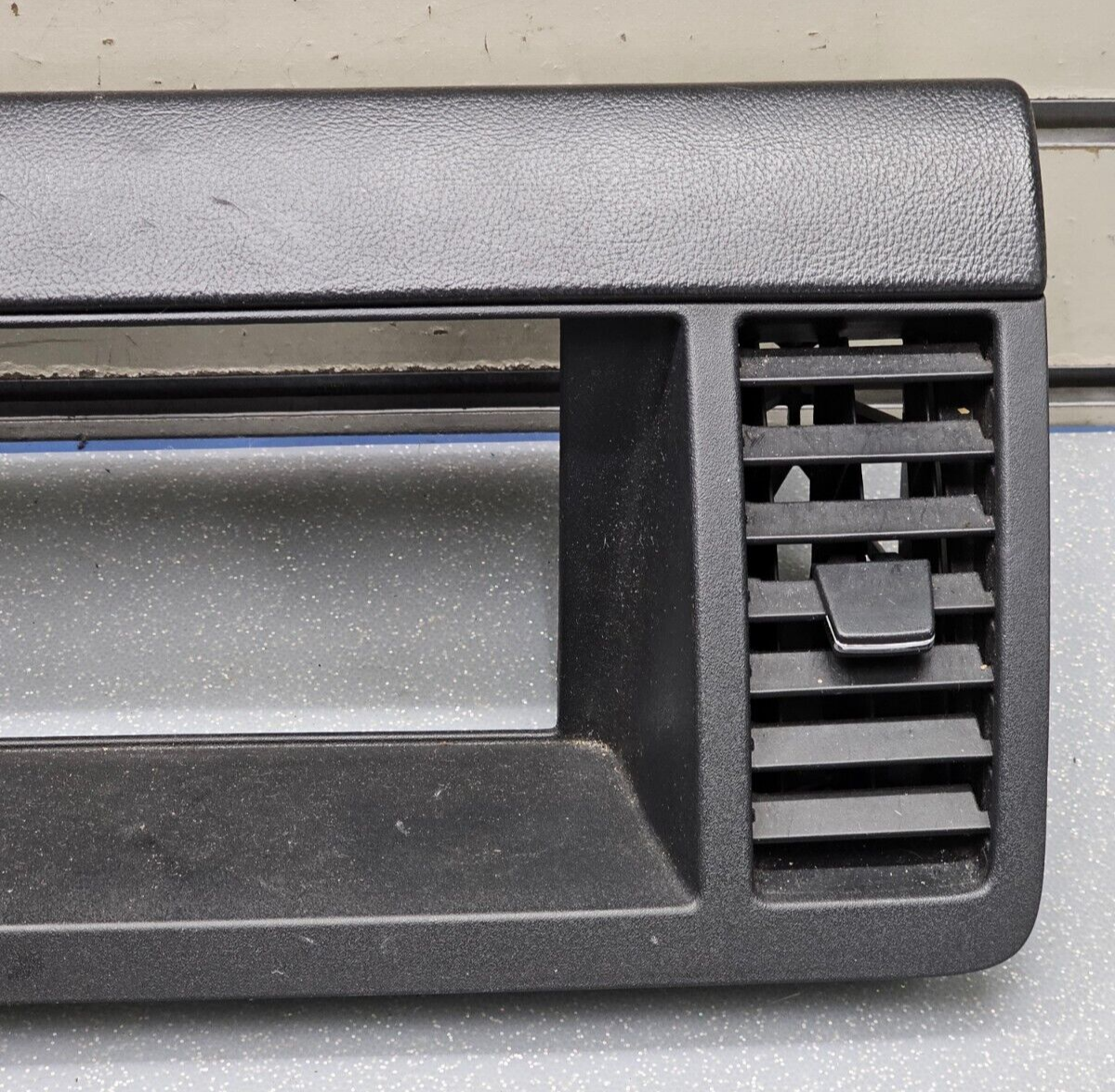 03-07 Murano Dash AM FM Radio Stereo Outlet Display Audio Bezel Trim Panel Black