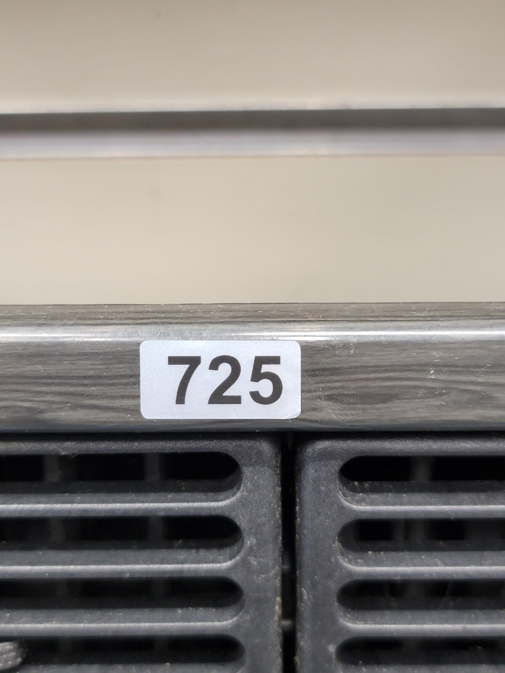 02-05 FORD EXPLORER RADIO AUDIO CLIMATE TEMPERATURE CONTROL BEZEL TRIM GRAY