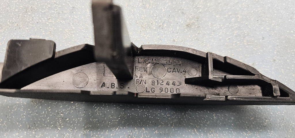 95-06 Silverado Sierra C/K 1500 2500 Center Console Jump Seat Lid Latch Assembly